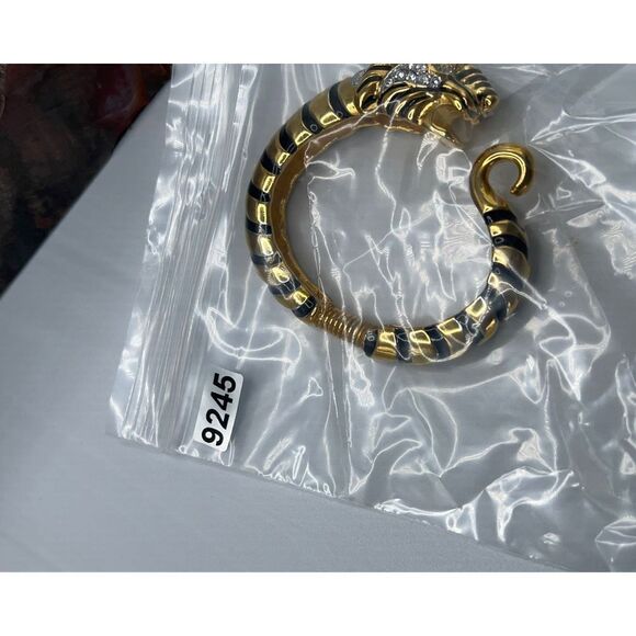 Black & Crystal Tiger Head Bracelet - Picture 12 of 12